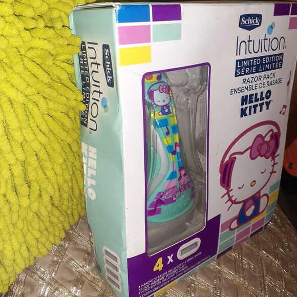 LIMITED EDITION HELLO KITTY SCHICK INTUITION RAZOR PACK - Picture 2 of 5